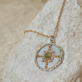 Collar Brújula Peridot Doble Tono