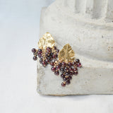 Aretes uvas de granates